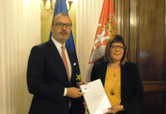 19. april 2018. Predsednica Narodne skupštine Maja Gojković sa šefom delegacije Evropske unije u Srbiji Semom Fabricijem